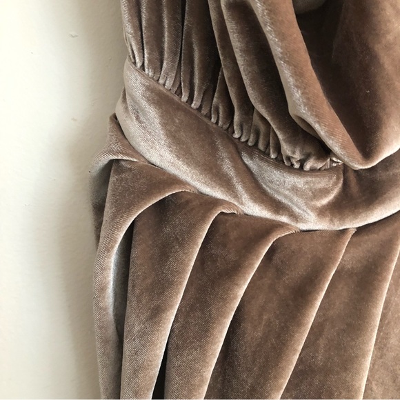 Velvet nude dress. Size small, very good condition. - Picture 6 of 9